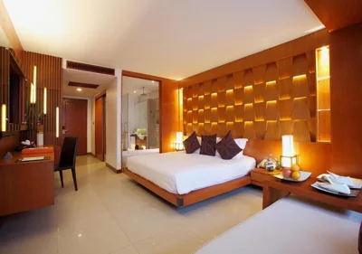 Habitación doble Deluxe con vistas a la piscina y minibar diario gratuito — La Flora Resort Patong